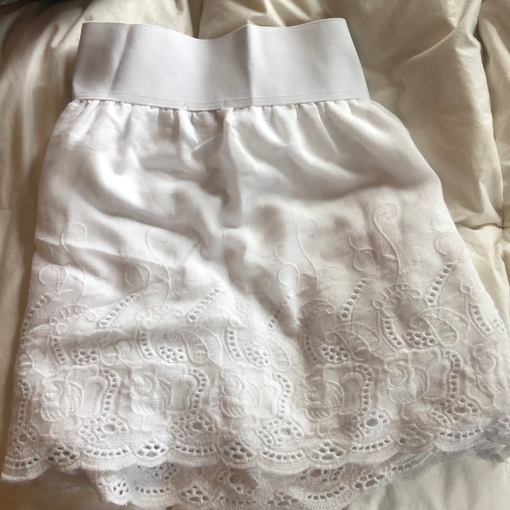WHITE SKIRT